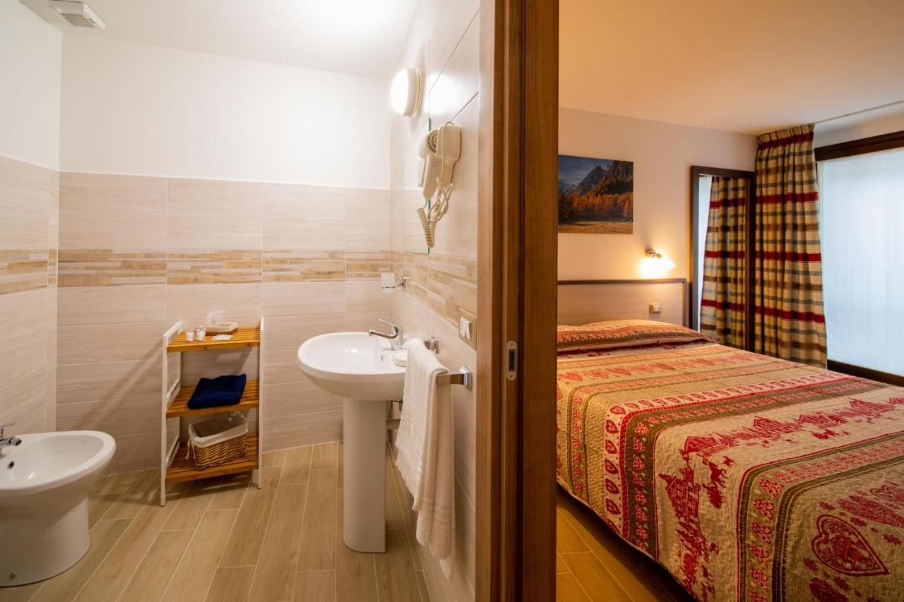 Chambres D'Hotel A Rosy Αόστα Εξωτερικό φωτογραφία