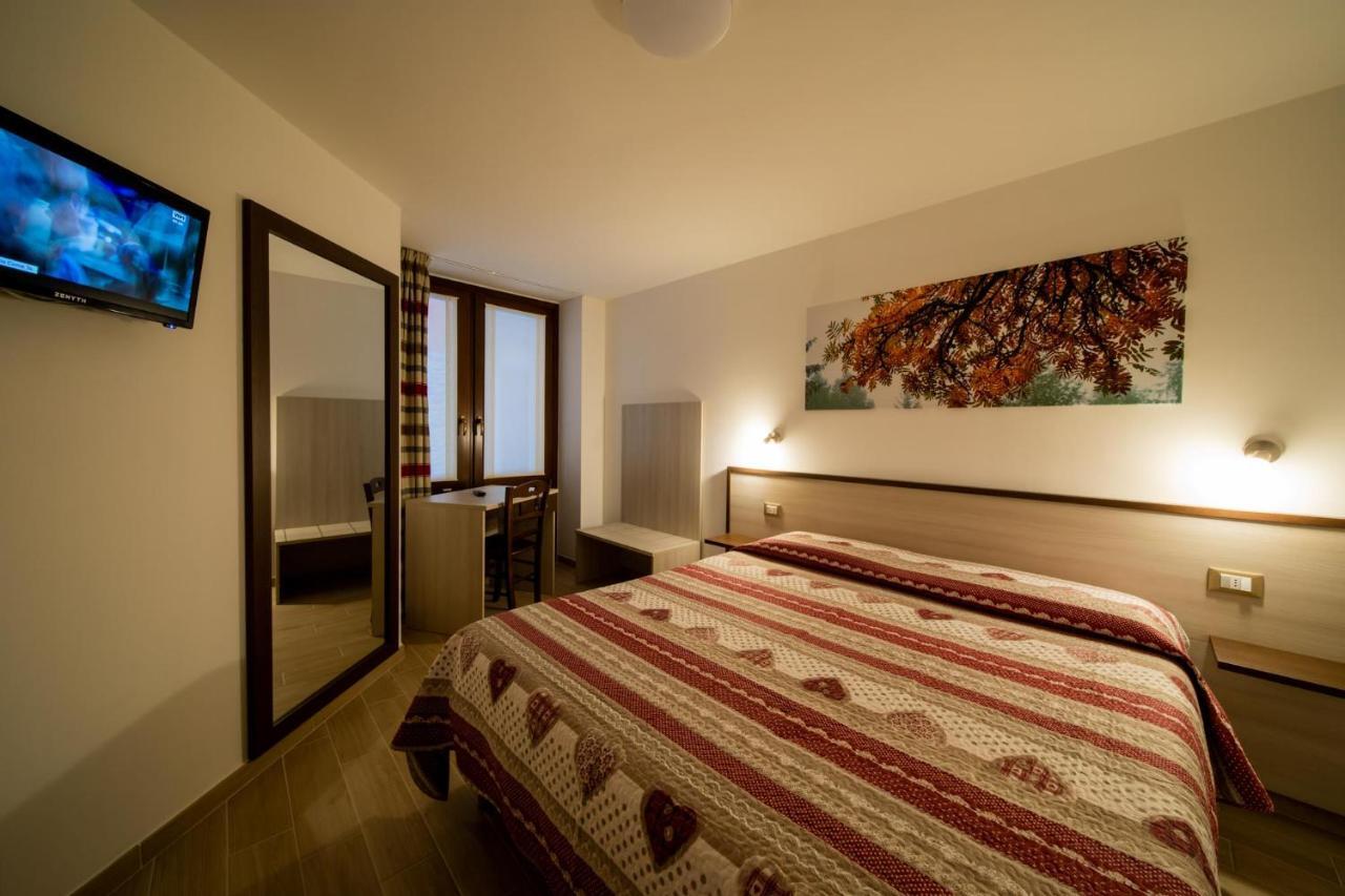 Chambres D'Hotel A Rosy Αόστα Εξωτερικό φωτογραφία
