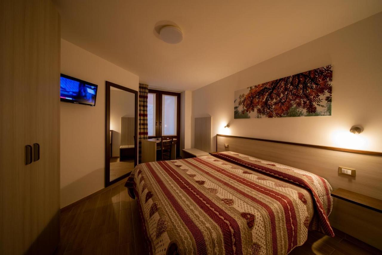 Chambres D'Hotel A Rosy Αόστα Εξωτερικό φωτογραφία