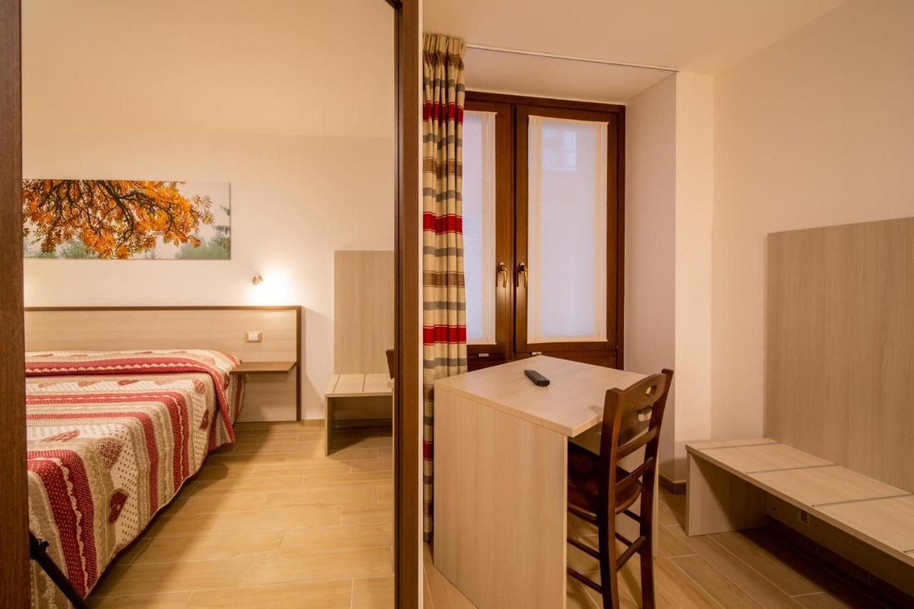 Chambres D'Hotel A Rosy Αόστα Εξωτερικό φωτογραφία